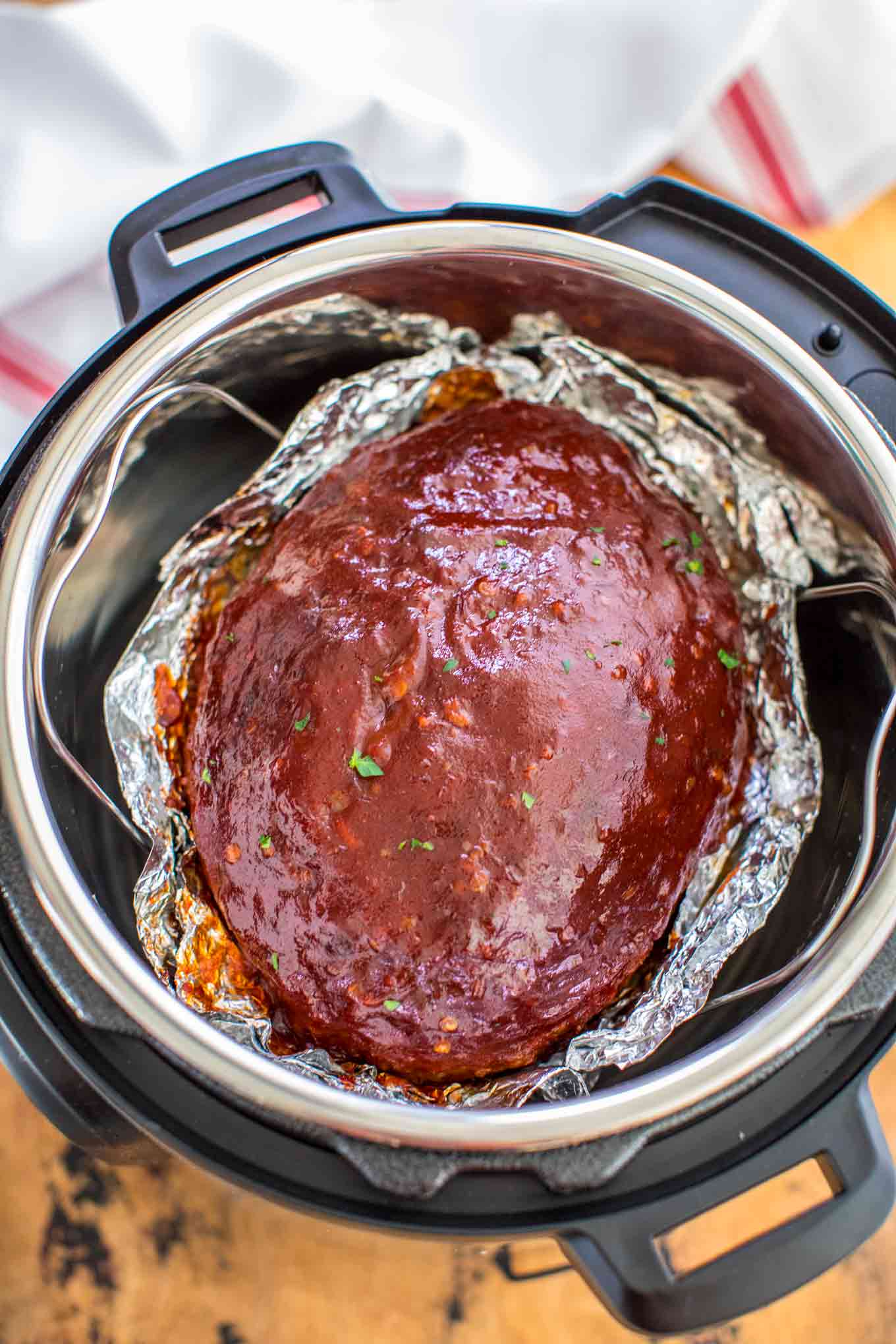 Instant Pot Meatloaf and Mashed Potatoes [video] - Sweet and Savory Meals