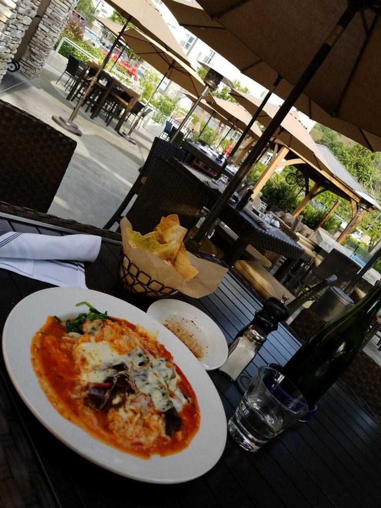 Yanni's Bar & Grill