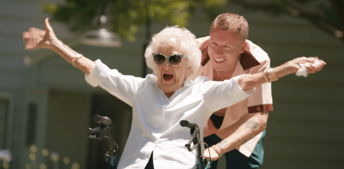 MACKLEMORE FEAT SKYLAR GREY - GLORIOUS (OFFICIAL MUSIC VIDEO)