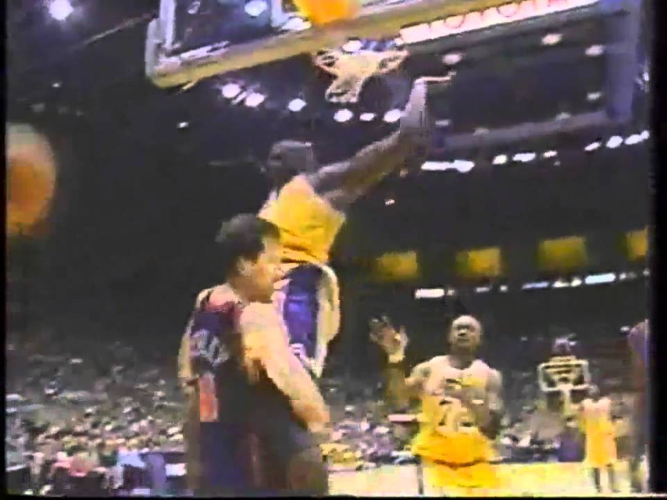 Chris Dudley Throws Ball at Shaq After Getting Dunked On