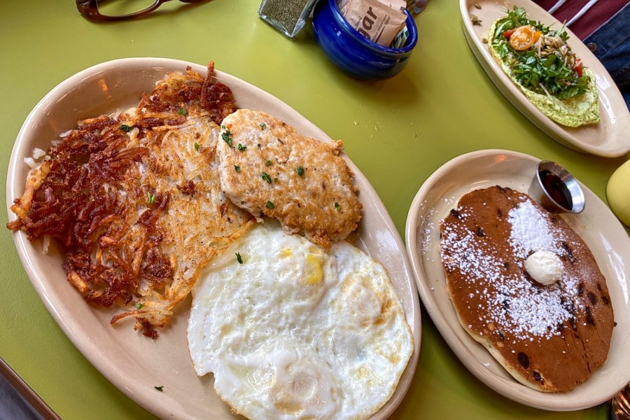 Snooze: an AM Eatery