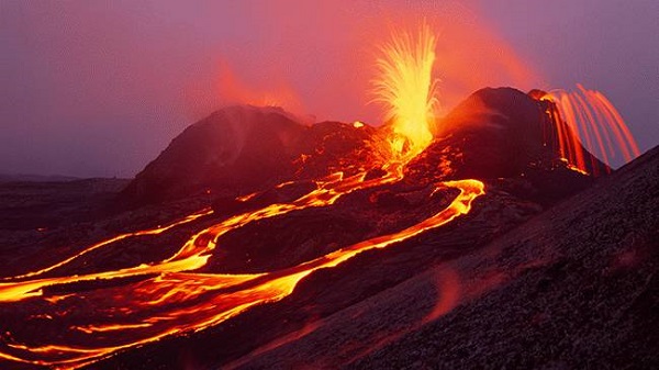 Officials Warn Largest Hawaii Volcano Eruption Is ‘Imminent’ | NBC Nightly News