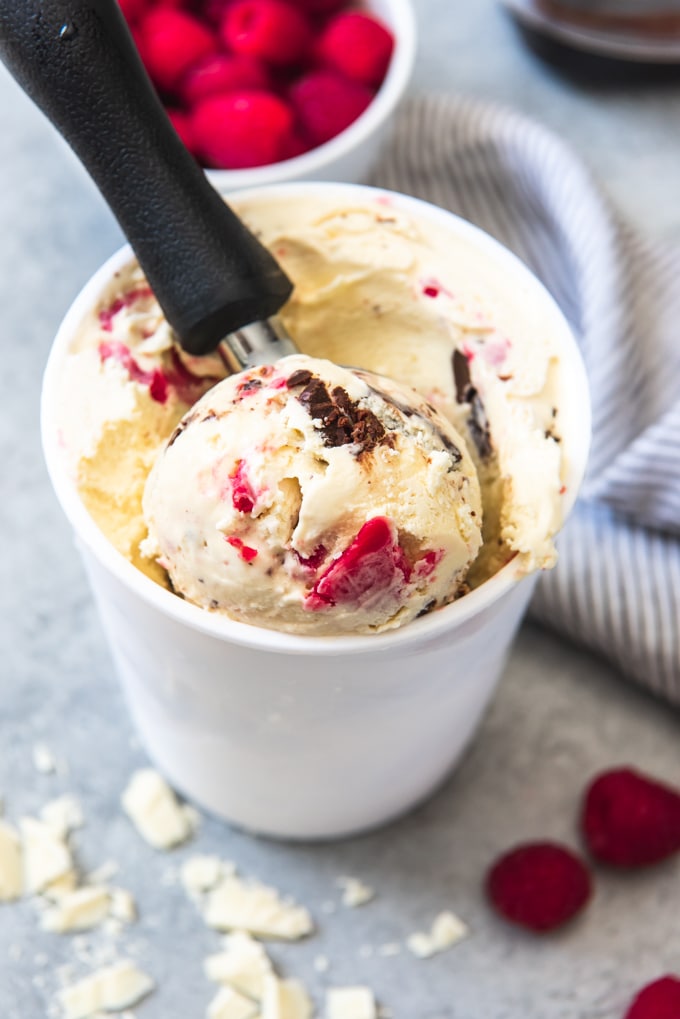 White Chocolate Raspberry Truffle Ice Cream | Häagen-Dazs®