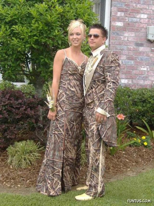 20 Of The Funniest Prom Couples Ever Captured On Camera