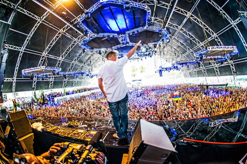 Kaskade LIVE at Ultra Music Festival Miami (March 18, 2016) 