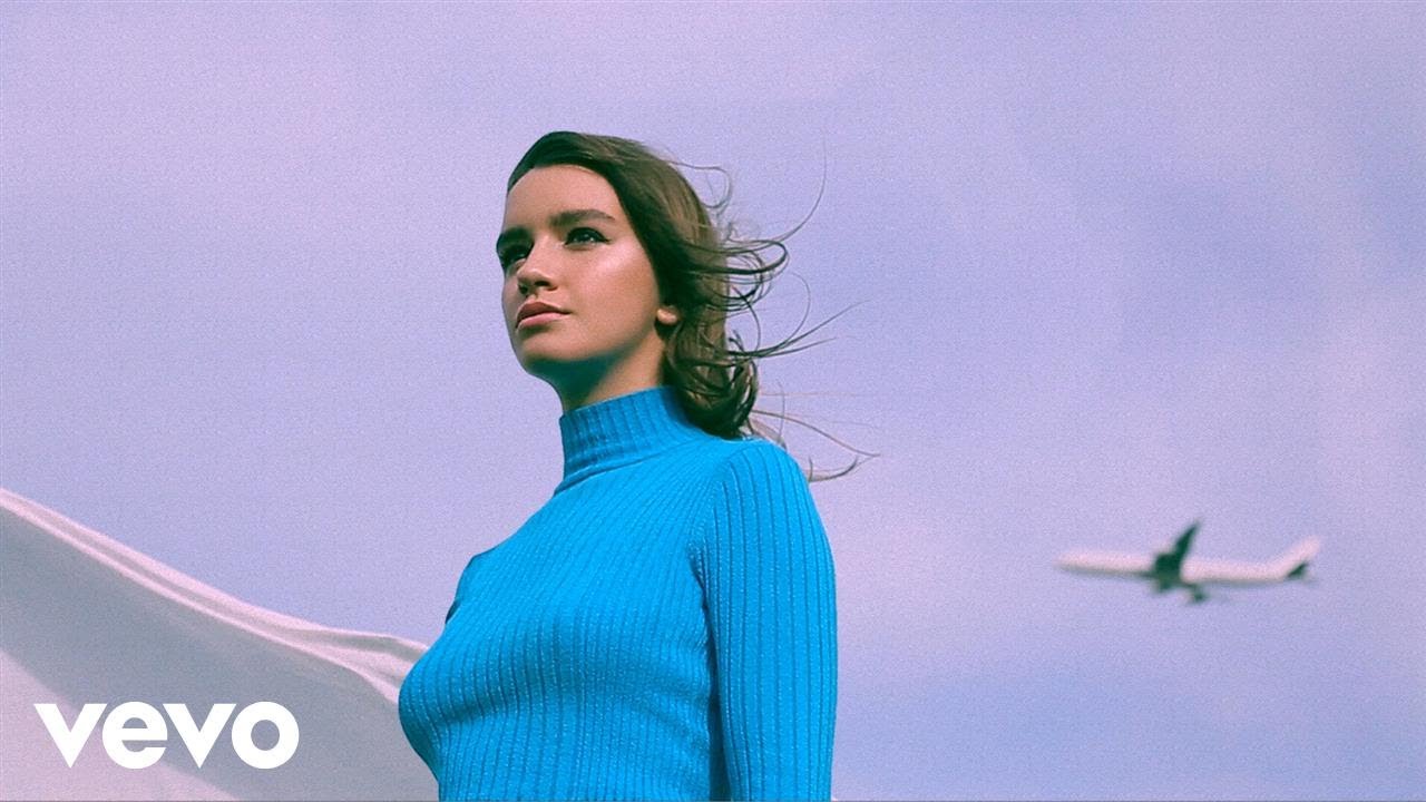 Eves Karydas - Further Than The Planes Fly (Visualiser)