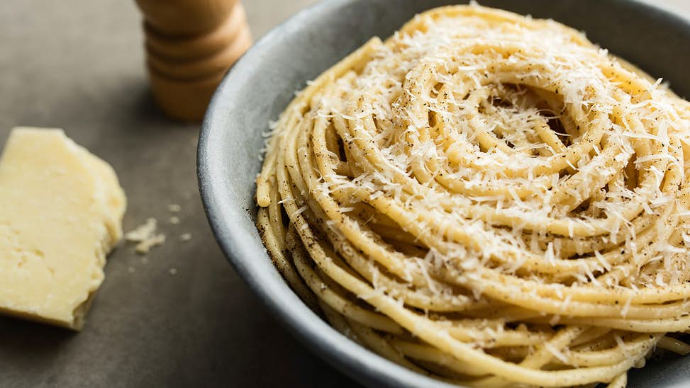 Cacio e Pepe (Spaghetti With Black Pepper and Pecorino Romano) Recipe
