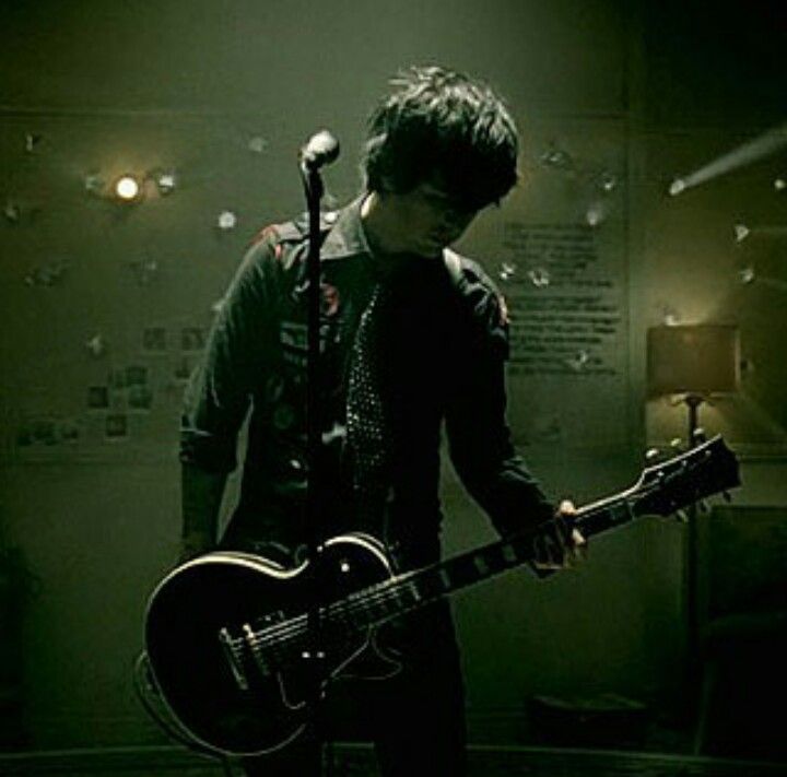 Green Day - 21 Guns [Official Music Video]