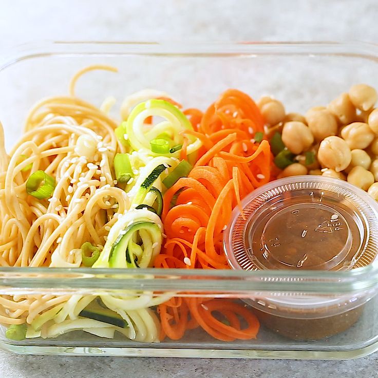 Cold Sesame Noodle Meal Prep Bowls (Vegan) | sweetpeasandsaffron.com [Video] | Recipe [Video] | Meal prep bowls, Healthy lunch, Food