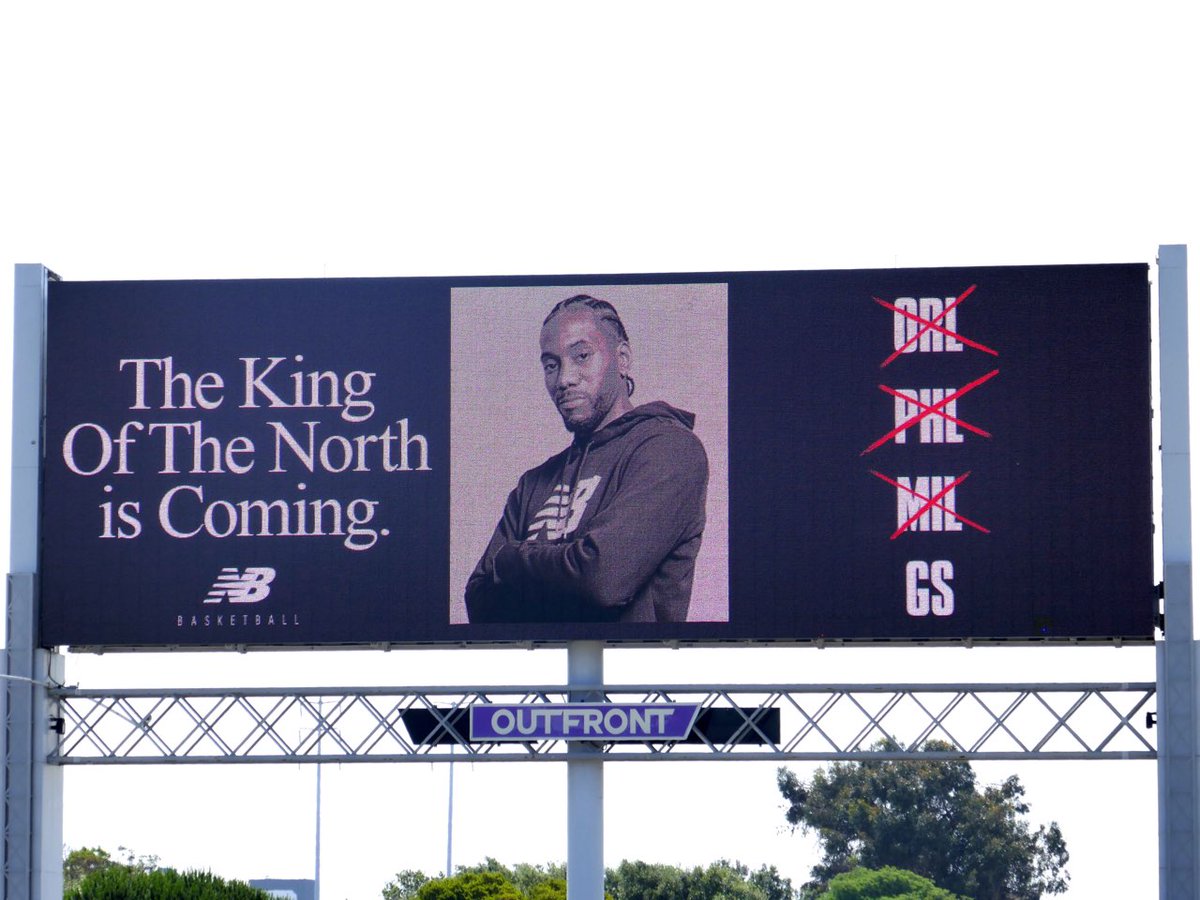 A Kawhi Leonard billboard pops up in Golden State territory ????