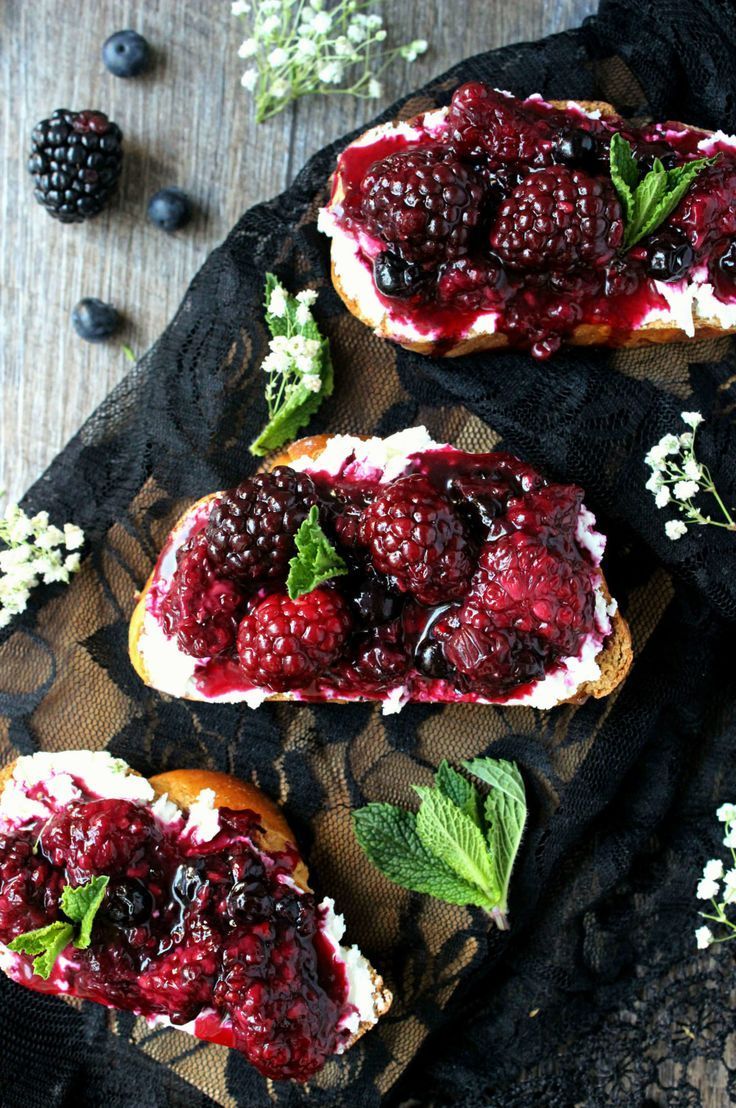 toast, blackberries, goat cheese 