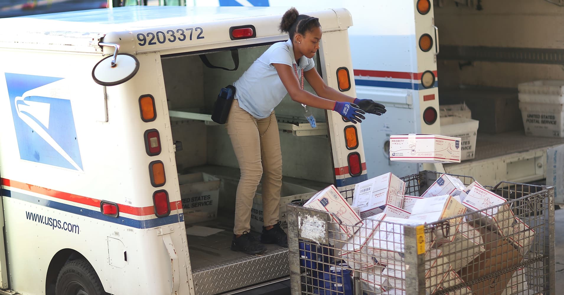 Amazon threat to FedEx is overblown, but the postal service is in real trouble, JP Morgan says