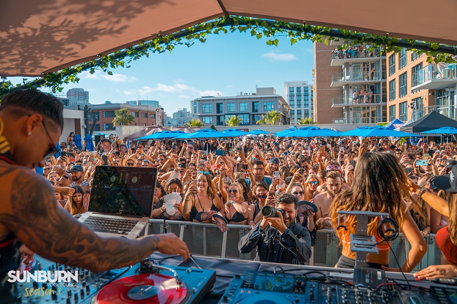 SUNBURN Pool Lounge