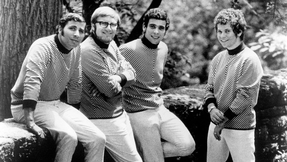 The Tokens - The Lion Sleeps Tonight