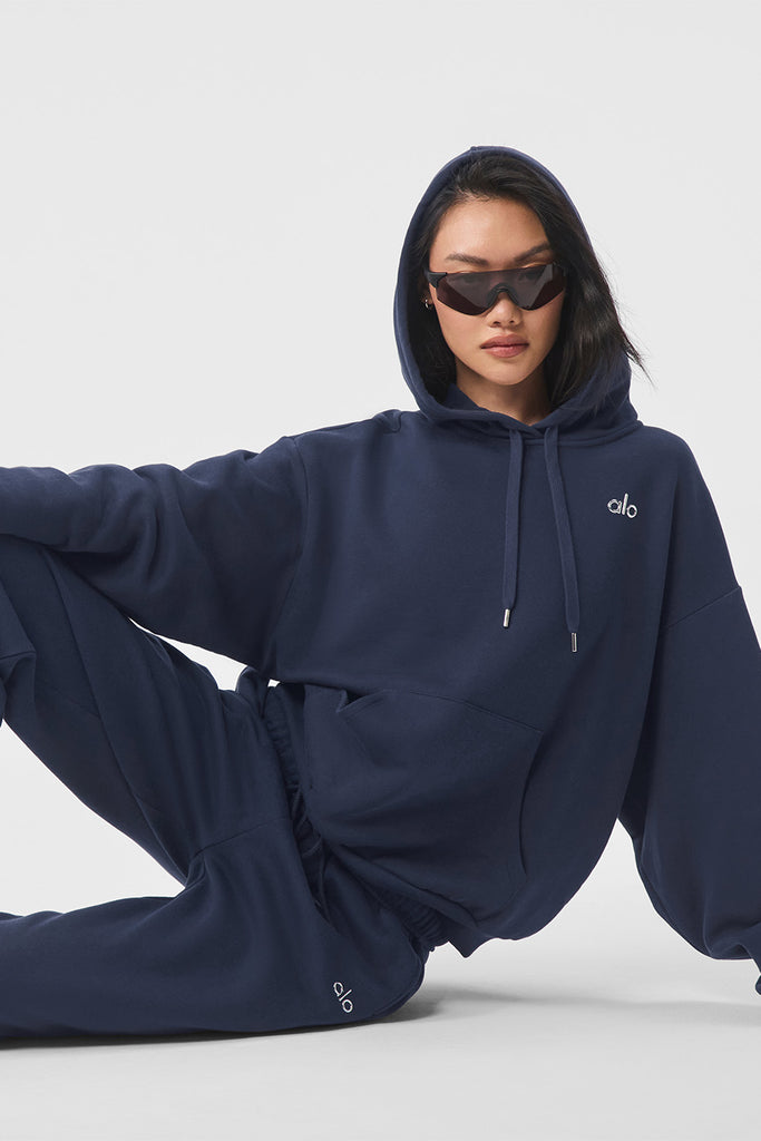 Accolade Sweatshirt Navy Blue from Alo Yoga